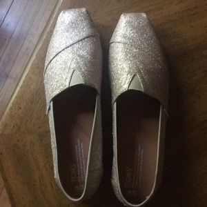 Brand new toms